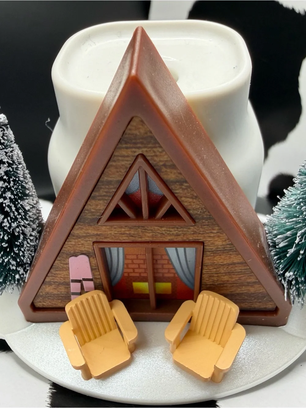 Yankee Candle A-Frame w/ Adirondack Chairs & Spruce Trees in Winter Scent Plug